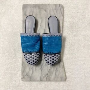 Stuart Weitzman Indiana Flat Mules Size 6.5 Slip On Woven Leather Blue Black